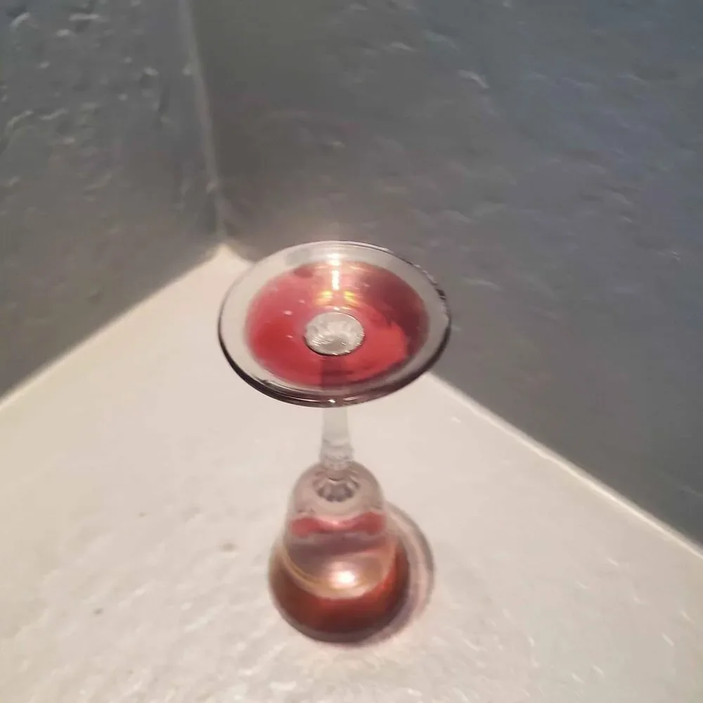 1 red and gold champagne glass